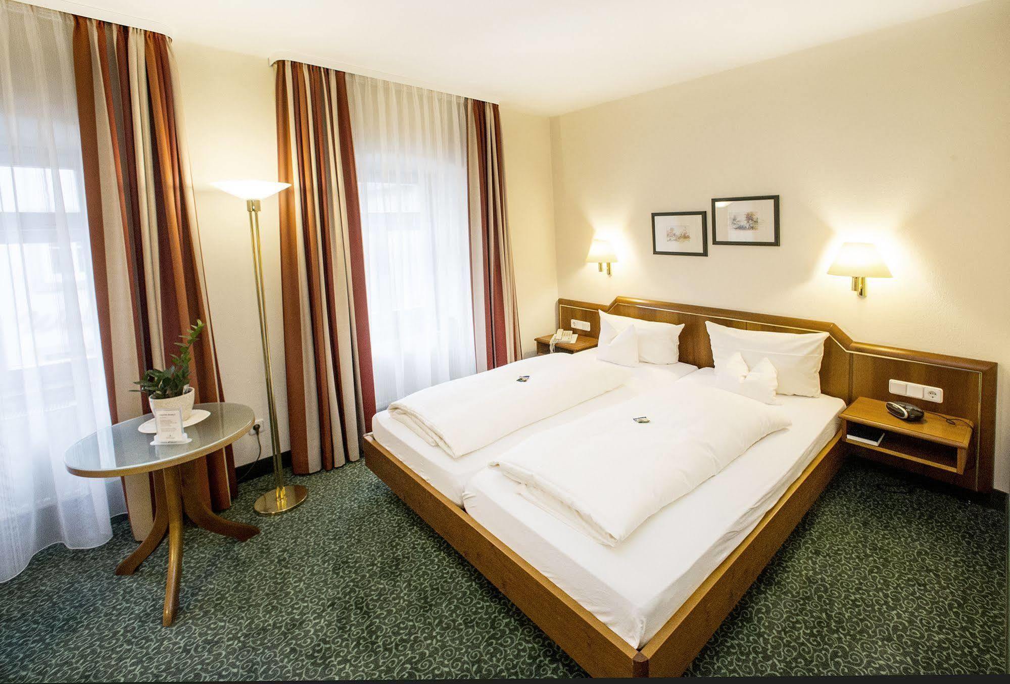 Weisses Lamm Hotel 3*